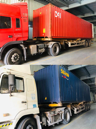Deux camions-citernes chargent des couches pour bébés.